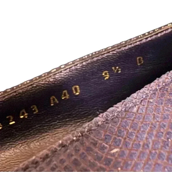 Salvatore Feragamo womens navy pumps 9.5 vintage heels snakeskin pattern shoes - Picture 13 of 13